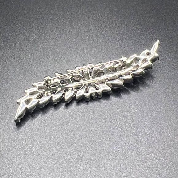 Vintage CROWN TRIFARI Feather Brooch Pin Milk Glass Clear Rhinestone Signed RARE - Picture 7 of 11